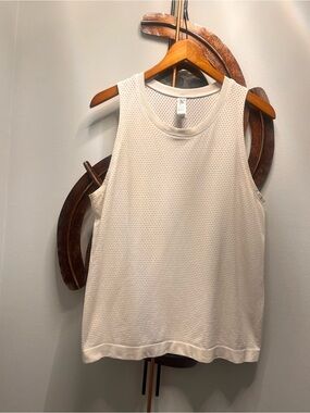 SPANX white/ivory Perforated Sleeveless Tank L
